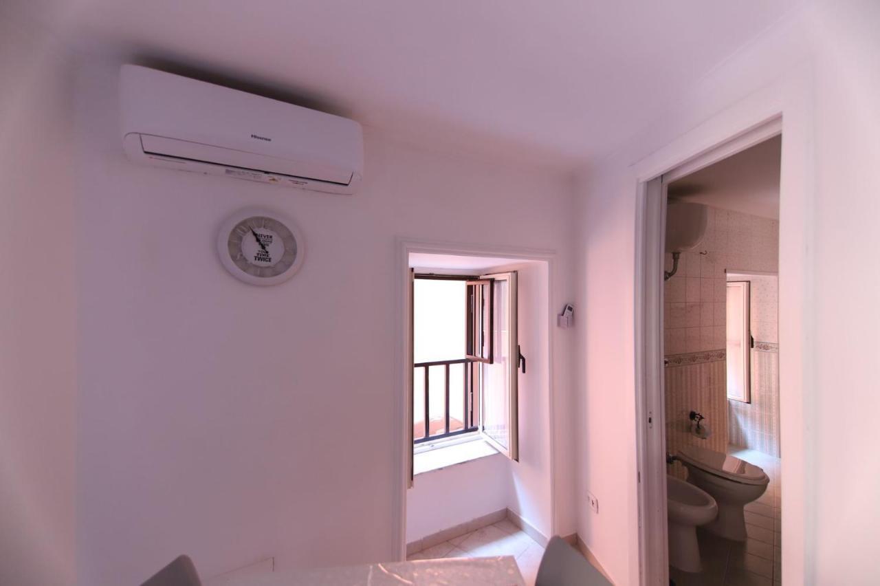 Ferienwohnung Casa In Piazza Neapel Exterior foto